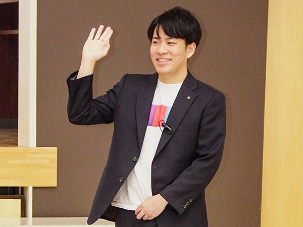 人気YouTuberドズルさんが母校で授業 ネットの危険と楽しみ方を知ろう | 朝日小学生新聞 | 朝日中高生新聞